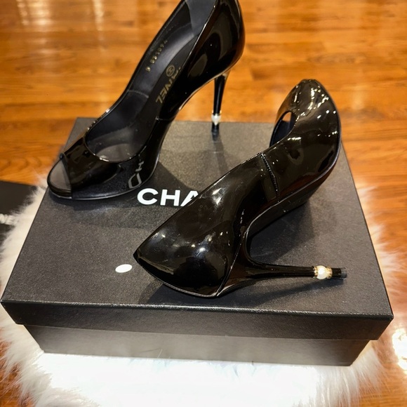 Chanel Heel - Picture 1 of 7